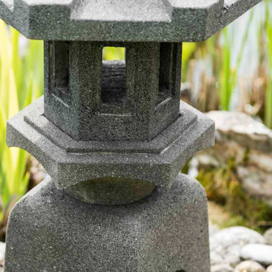 Lanterne japonaise pagode zen en pierre de lave 80 cm