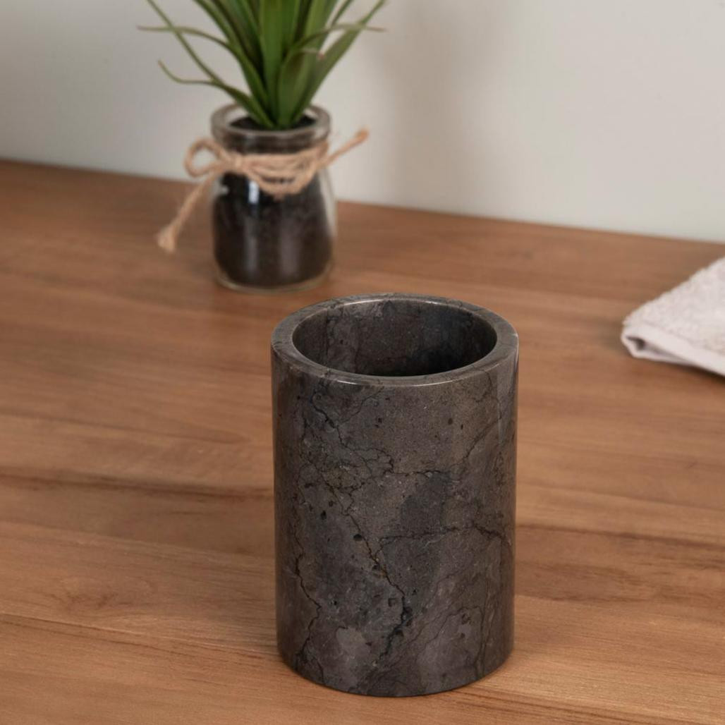 Gobelet en marbre noir