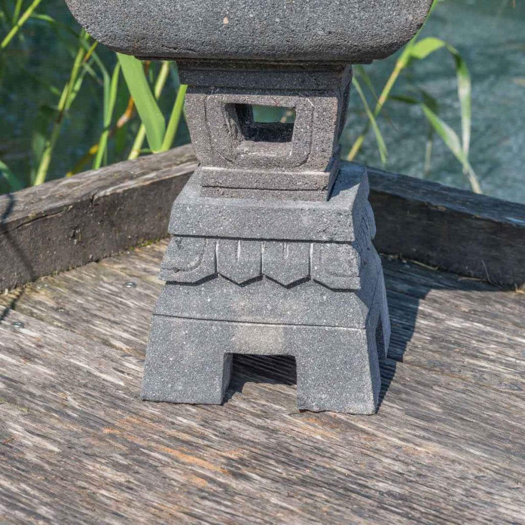 Lanterne japonaise en pierre de lave 55cm Lanterne japonaise en pierre de lave 55cm