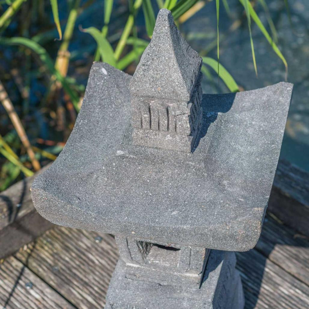 Lanterne japonaise en pierre de lave 55cm Lanterne japonaise en pierre de lave 55cm