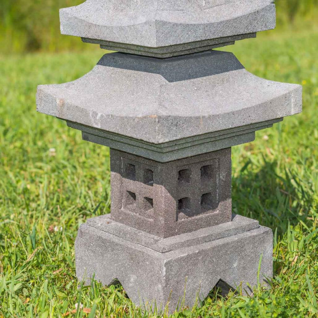Lanterne japonaise pagode en pierre de lave 90 cm Lanterne japonaise pagode en pierre de lave 90 cm