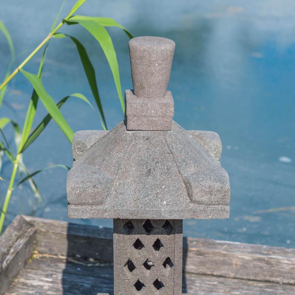 Lampe japonaise en pierre de lave 75cm Lampe japonaise en pierre de lave 75cm