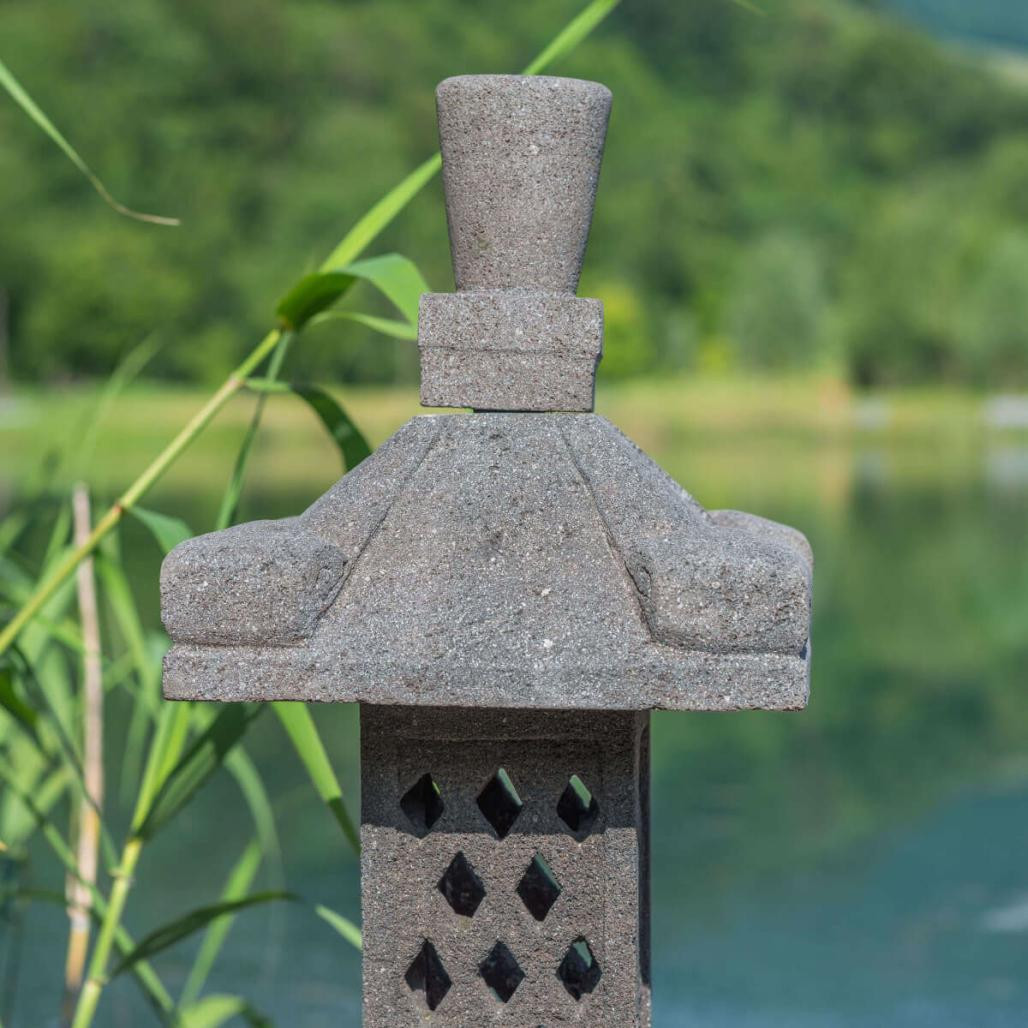 Lampe japonaise en pierre de lave 75cm Lampe japonaise en pierre de lave 75cm