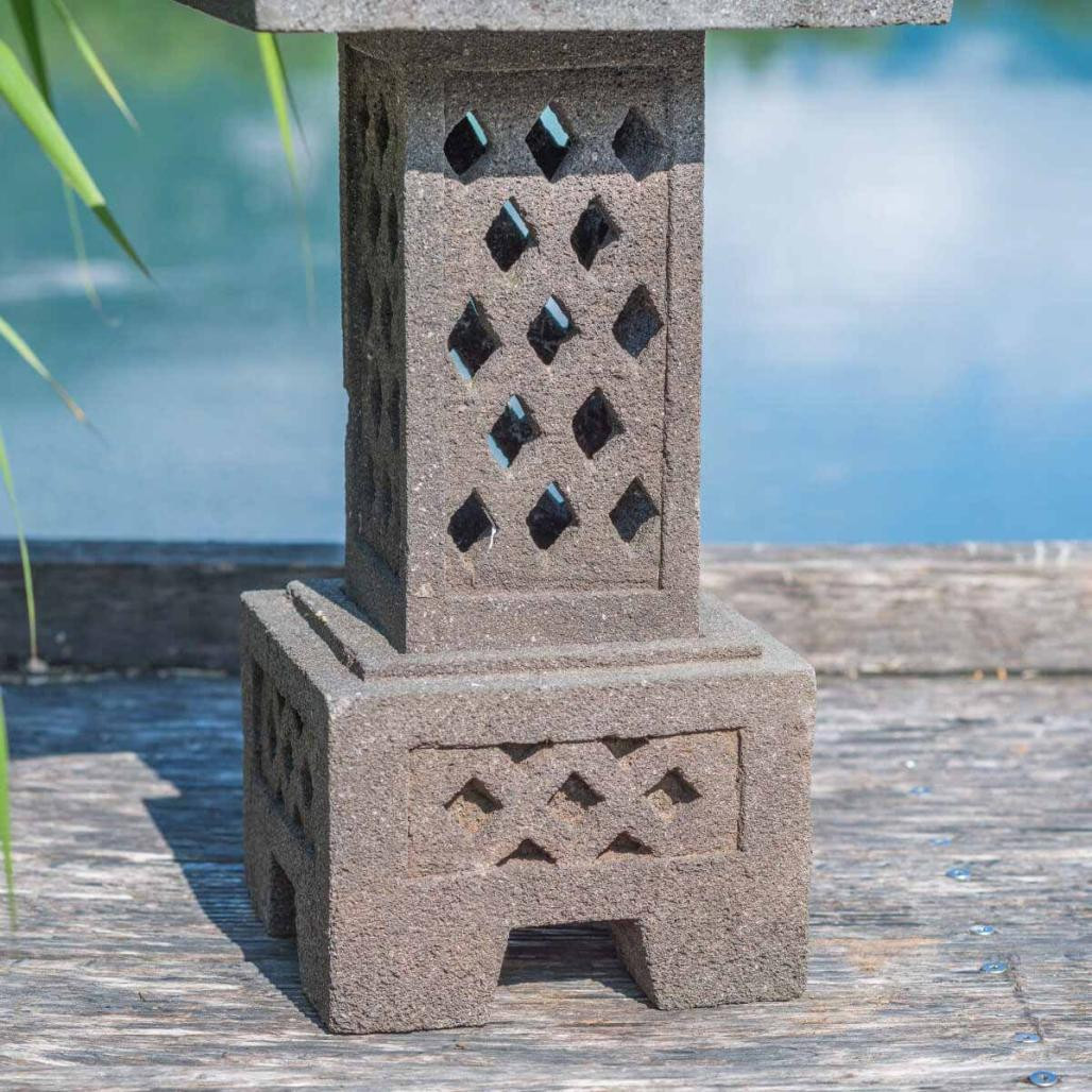 Lampe japonaise en pierre de lave 75cm Lampe japonaise en pierre de lave 75cm