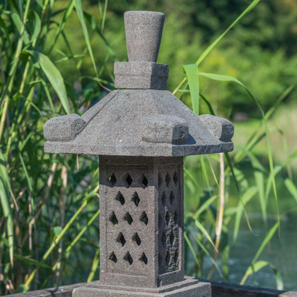 Lampe japonaise en pierre de lave 75cm Lampe japonaise en pierre de lave 75cm