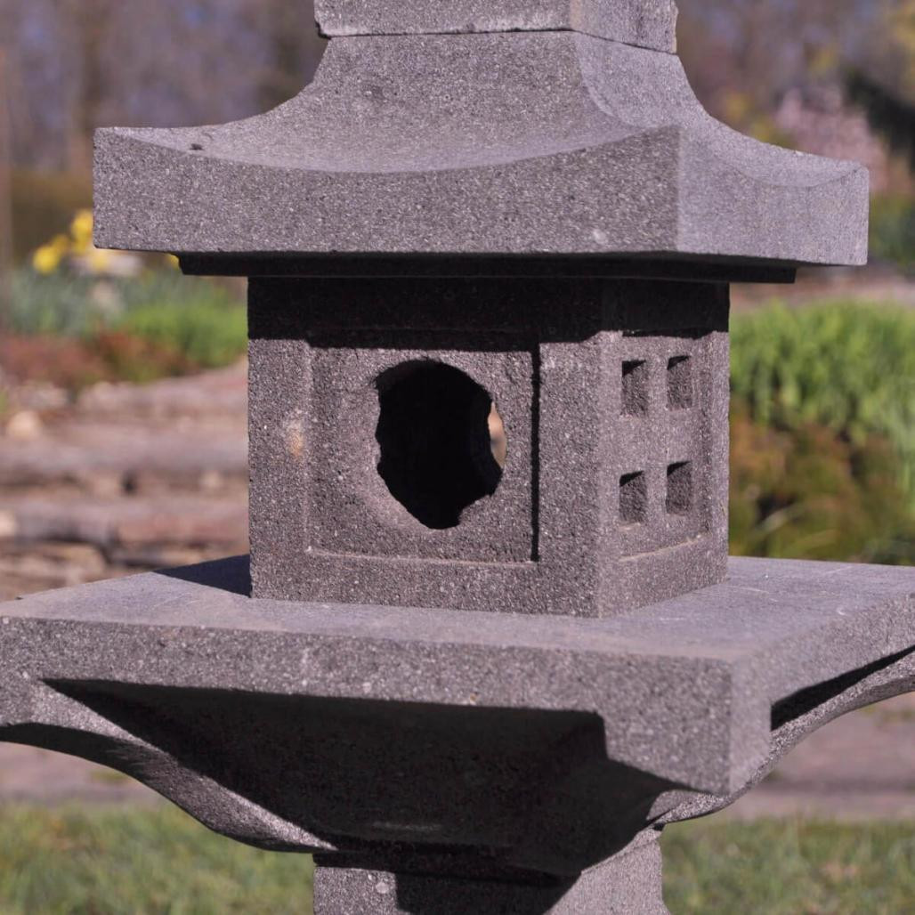 Lanterne japonaise pagode zen en pierre de lave 105 cm Lanterne japonaise pagode zen en pierre de lave 105 cm