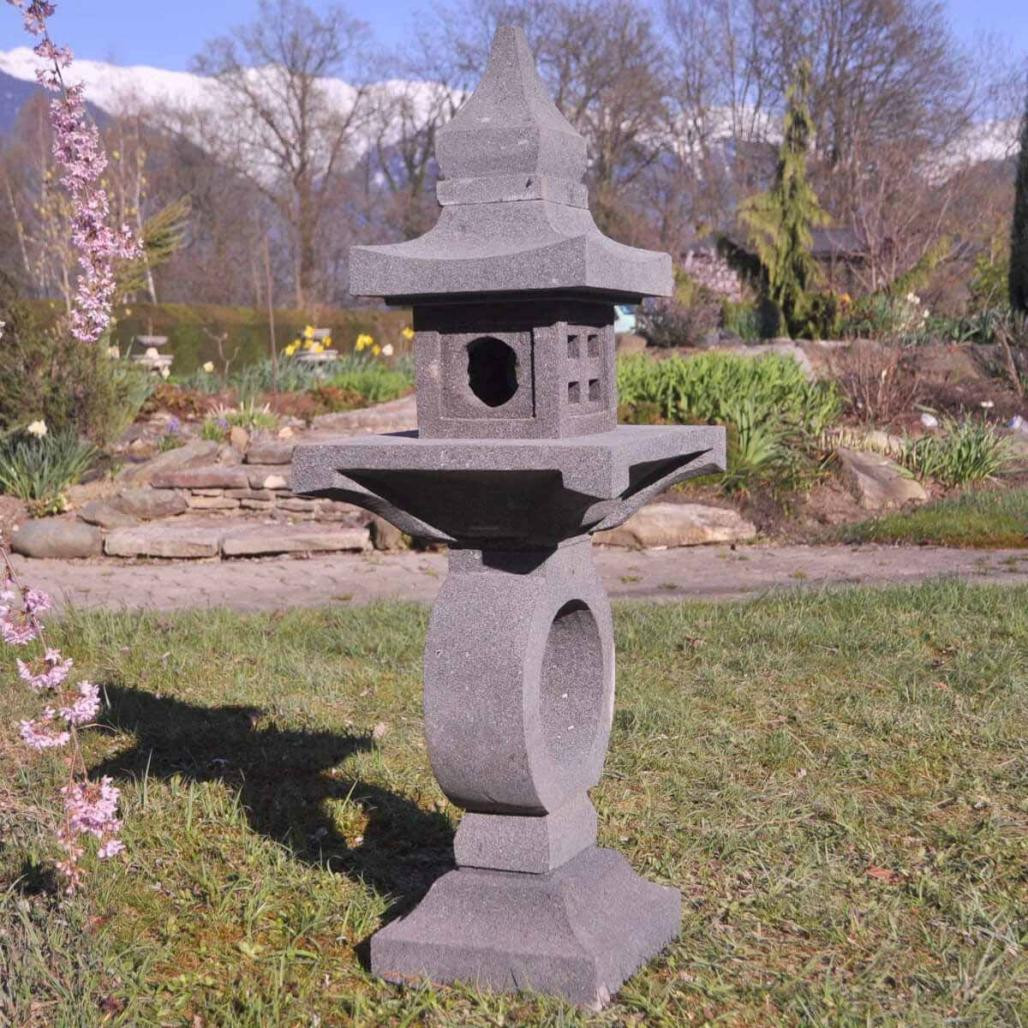 Lanterne japonaise pagode zen en pierre de lave 105 cm Lanterne japonaise pagode zen en pierre de lave 105 cm