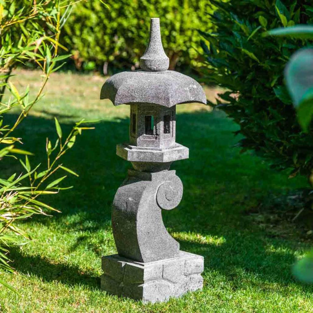 Lanterne japonaise pagode zen en pierre de lave 90 cm Lanterne japonaise pagode zen en pierre de lave 90 cm