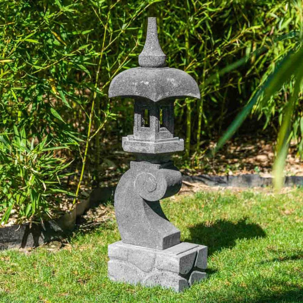 Lanterne japonaise pagode zen en pierre de lave 90 cm Lanterne japonaise pagode zen en pierre de lave 90 cm