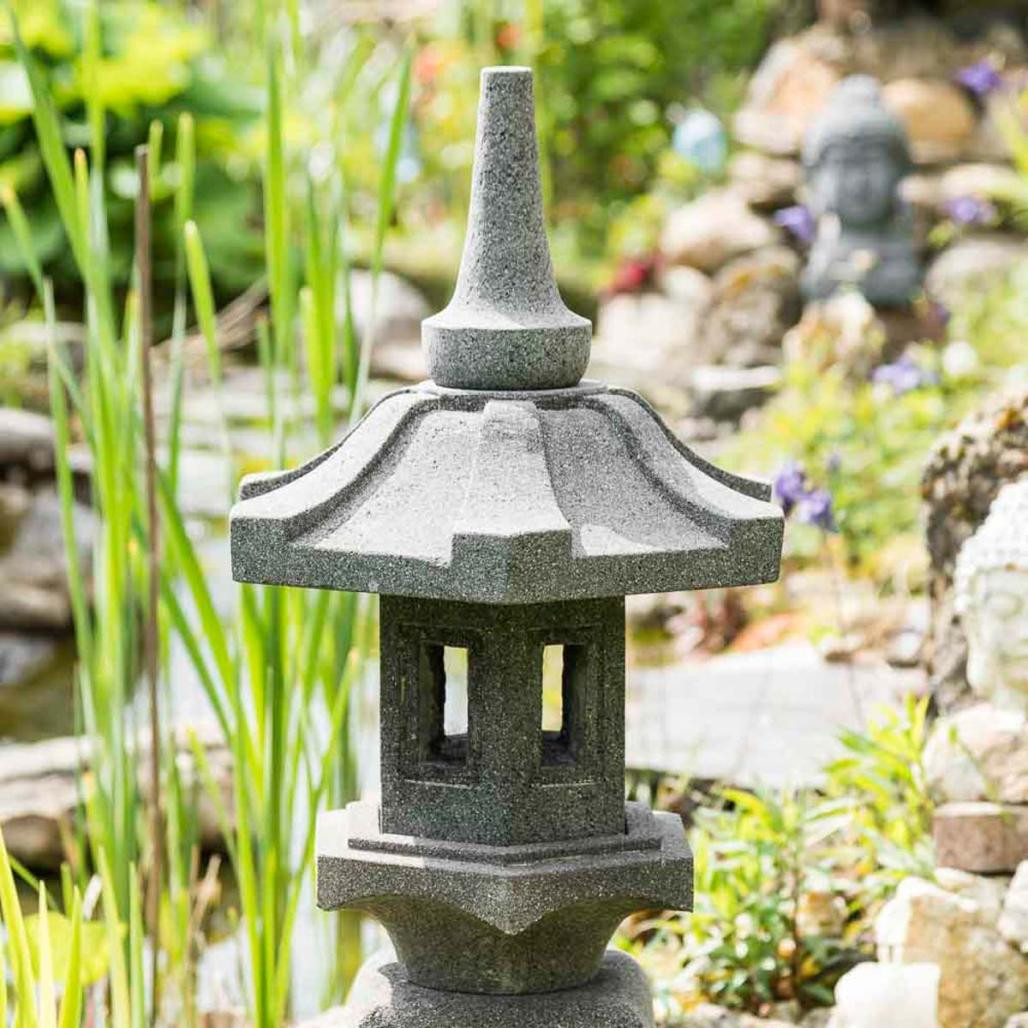 Lanterne japonaise pagode zen en pierre de lave 80 cm Lanterne japonaise pagode zen en pierre de lave 80 cm