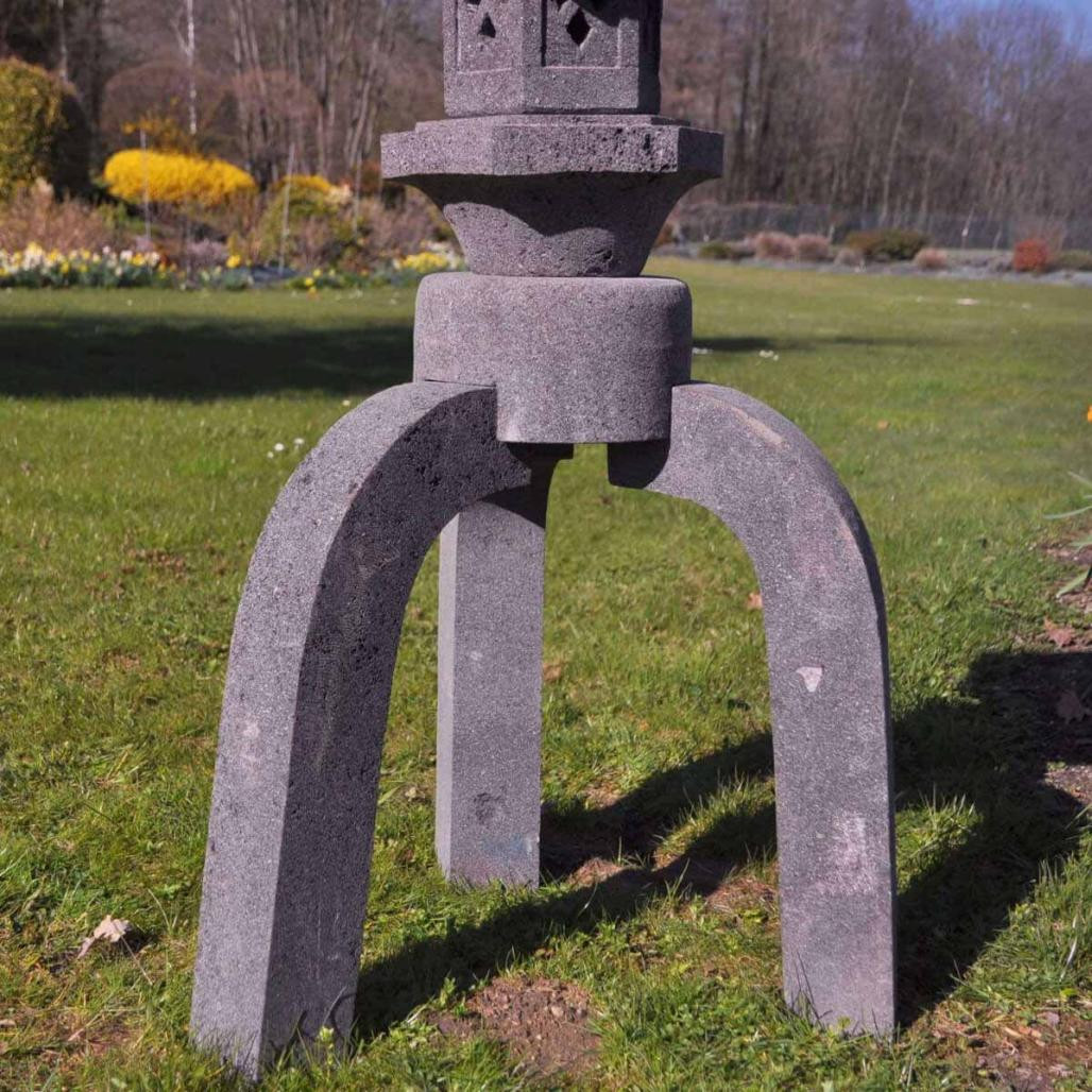 Lanterne japonaise pagode en pierre de lave 1.20 m Lanterne japonaise pagode en pierre de lave 1.20 m