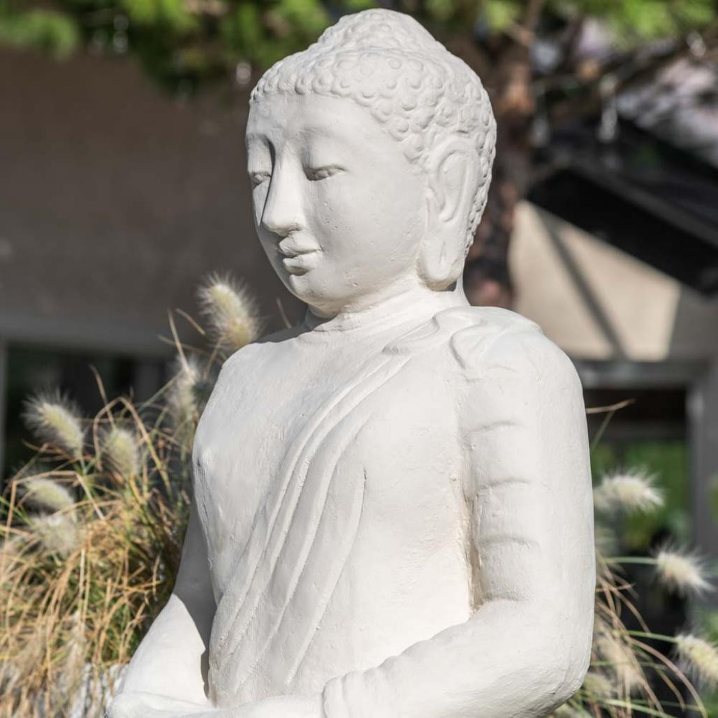 Statue jardin bouddha assis fibre de verre offrande 105cm blanc Statue jardin bouddha assis fibre de verre offrande 105cm blanc
