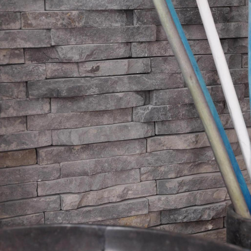 Parement en pierre naturelle marbre brut gris noir