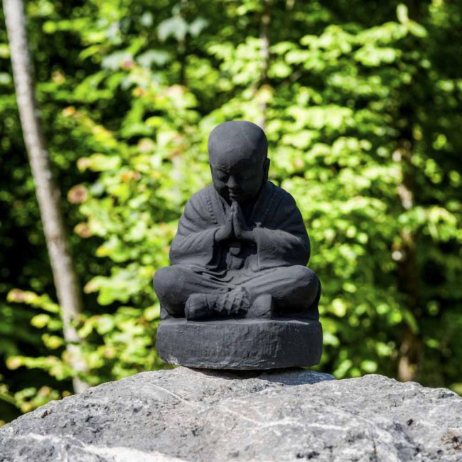 Statue moine shaolin assis noir patiné 40 cm