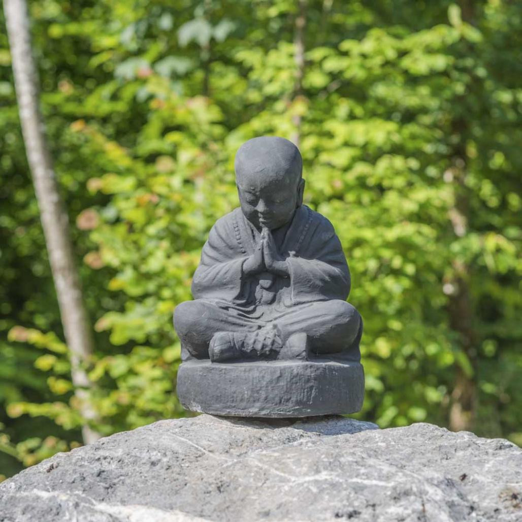 Statue moine shaolin assis noir patiné 40 cm Statue moine shaolin assis noir patiné 40 cm