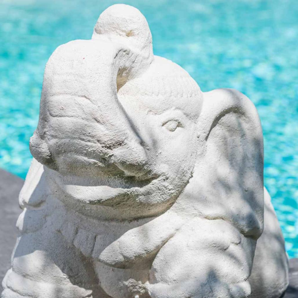 Statue eléphant assis 40cm blanc crème Statue eléphant assis 40cm blanc crème