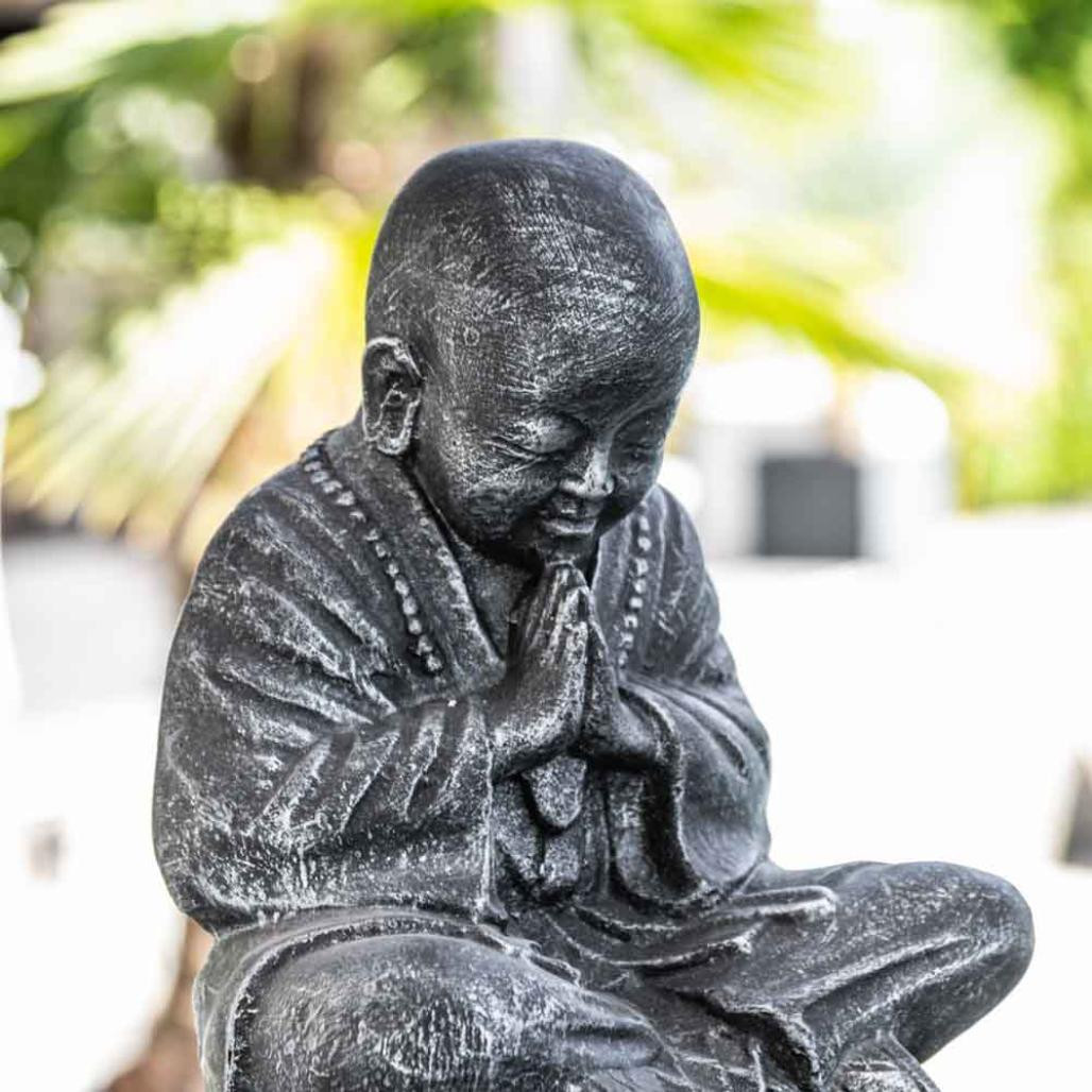 Statue moine shaolin assis gris patiné 40 cm