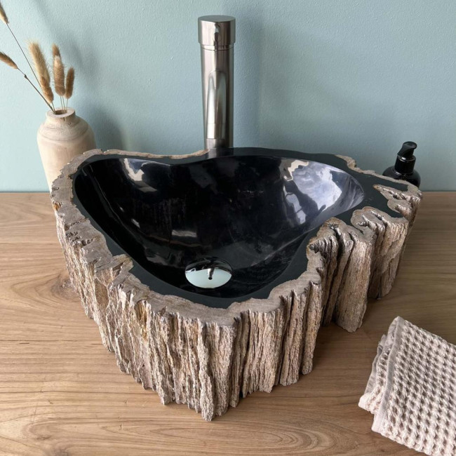 Lavabo de salle de bain en bois pétrifié fossilisé noir
