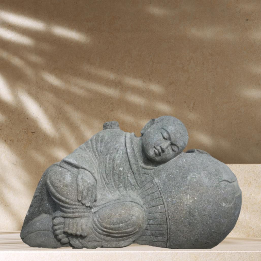Statue de jardin moine shaolin en pierre volcanique 100 cm