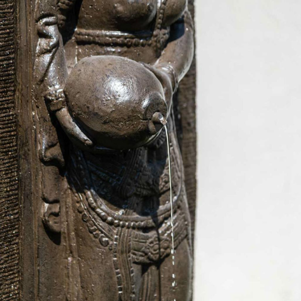 Fontaine de jardin mur d'eau déesse dewi sri 1m 50 brun Fontaine de jardin mur d'eau déesse dewi sri 1m 50 brun