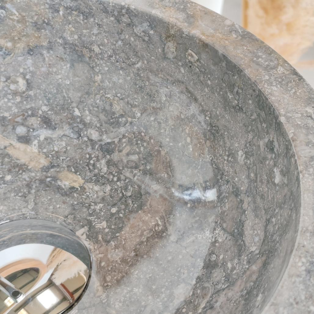 Vasque ronde Barcelone à poser en marbre de couleur gris - diamètre 30 cm Vasque ronde Barcelone à poser en marbre de couleur gris - diamètre 30 cm
