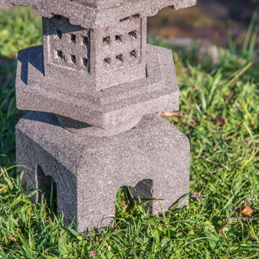 Lanterne japonaise toro en pierre de lave 55cm Lanterne japonaise toro en pierre de lave 55cm