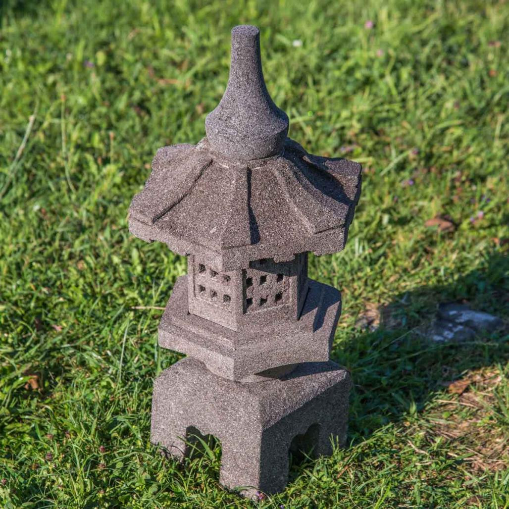 Lanterne japonaise toro en pierre de lave 55cm Lanterne japonaise toro en pierre de lave 55cm