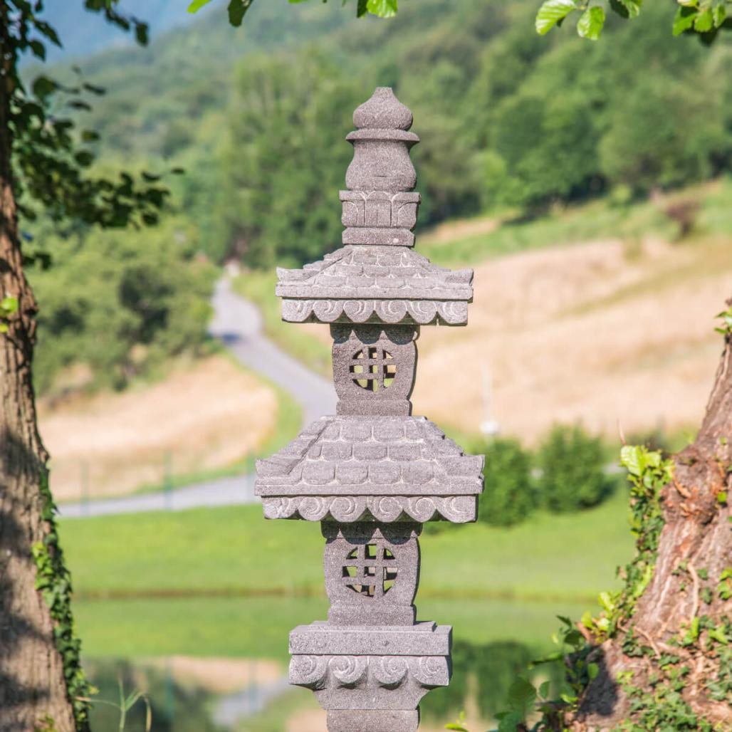 Lampe jardin japonais pierre de lave 1.50 m Lampe jardin japonais pierre de lave 1.50 m