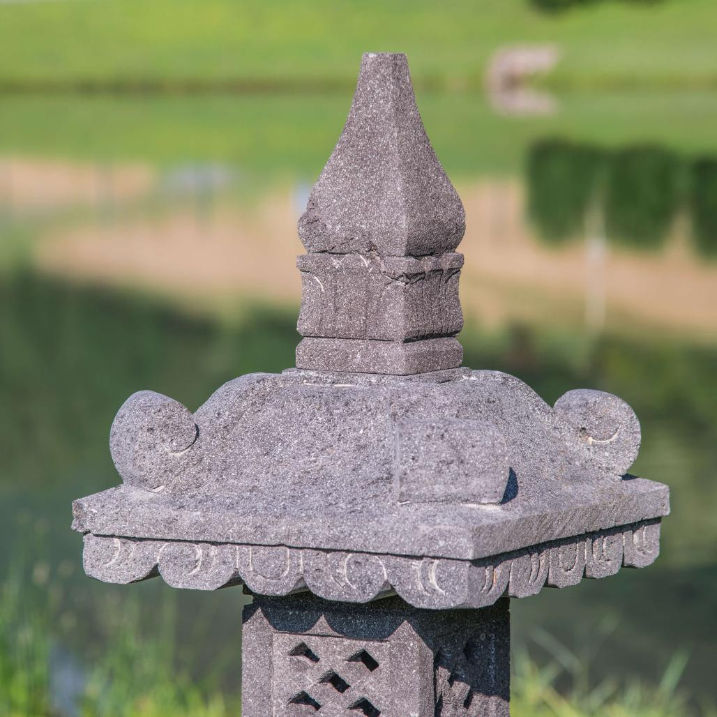 Lampe jardin japonais en pierre de lave 1.20 m Lampe jardin japonais en pierre de lave 1.20 m