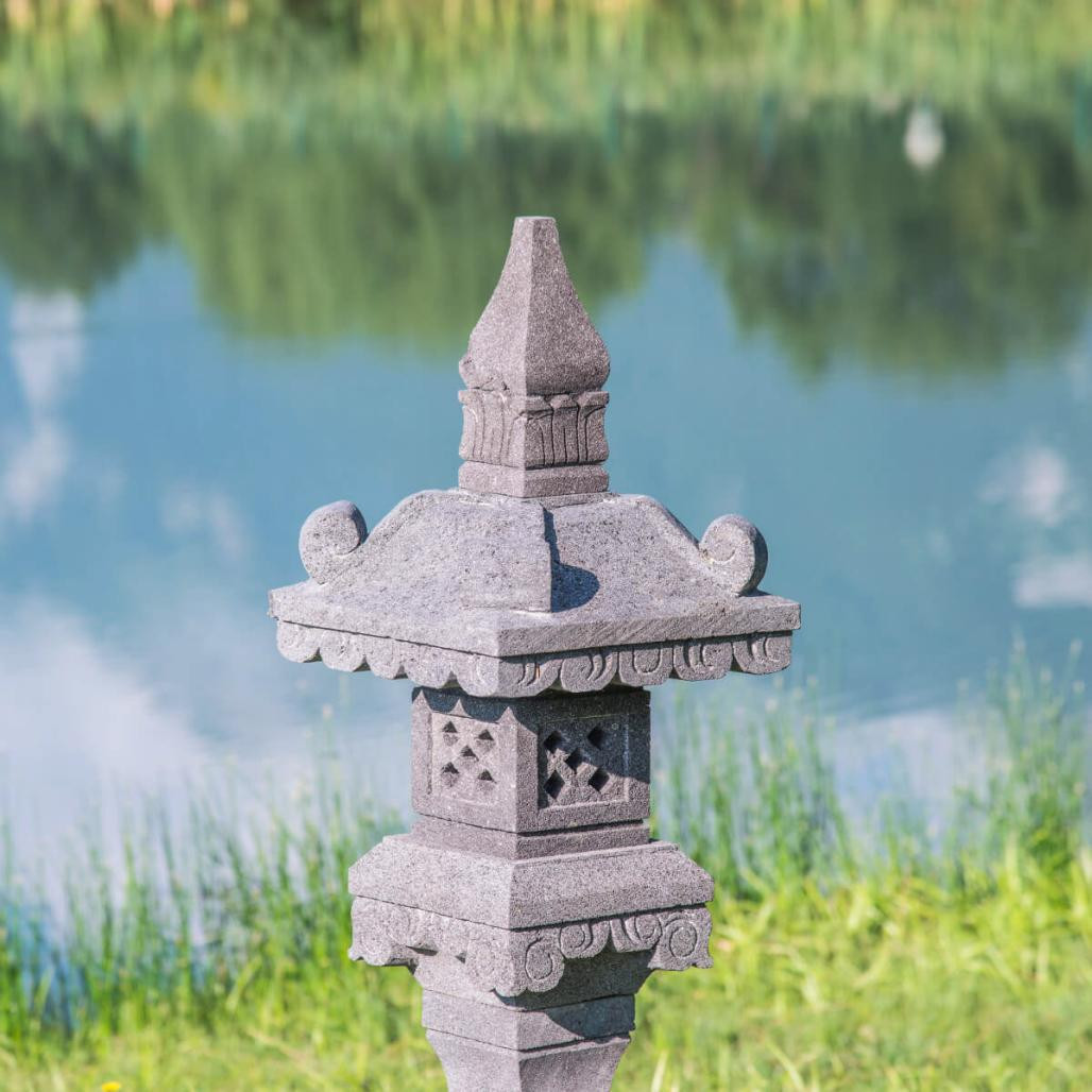 Lampe jardin japonais en pierre de lave 1.20 m Lampe jardin japonais en pierre de lave 1.20 m