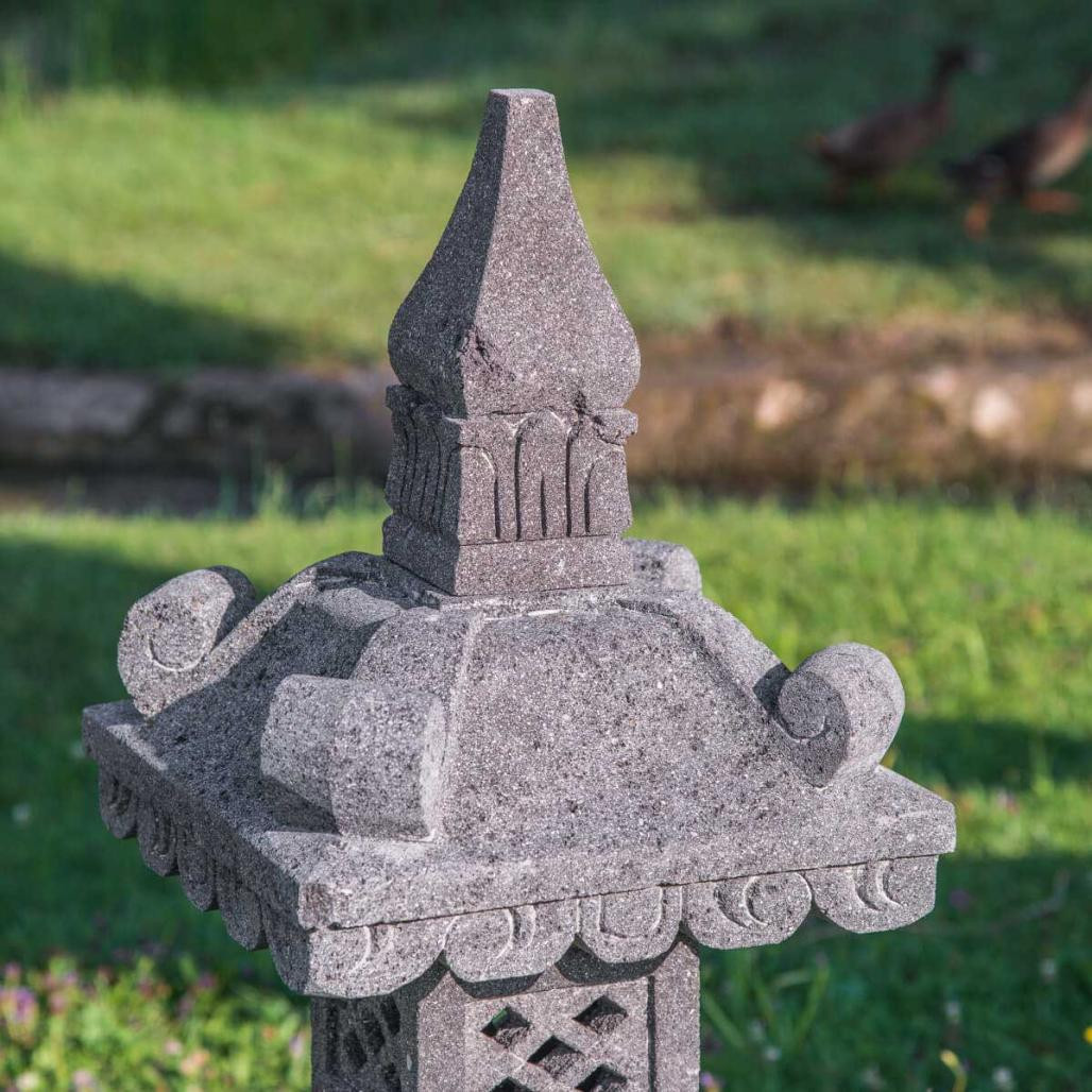 Lampe jardin japonais en pierre de lave 1.20 m Lampe jardin japonais en pierre de lave 1.20 m