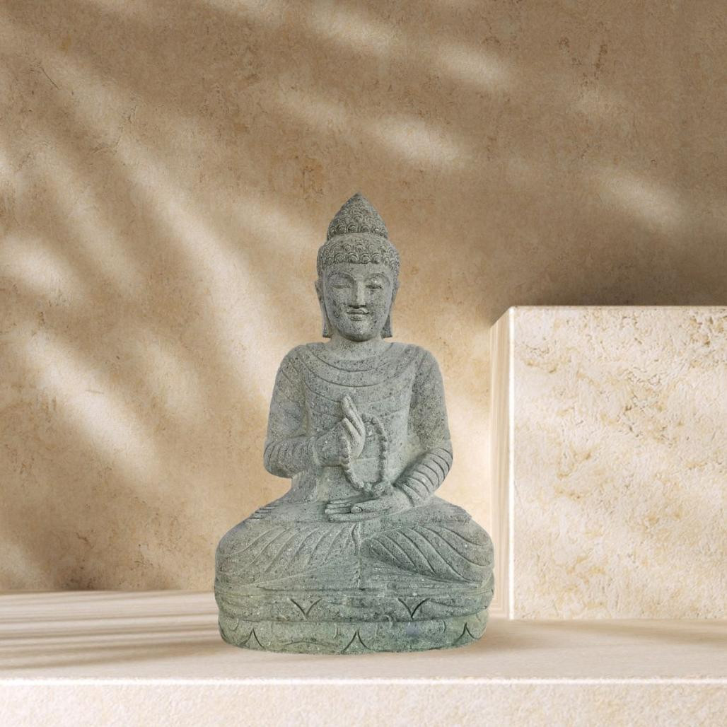 Sculpture de bouddha en pierre volcanique chakra et chapelet 80cm