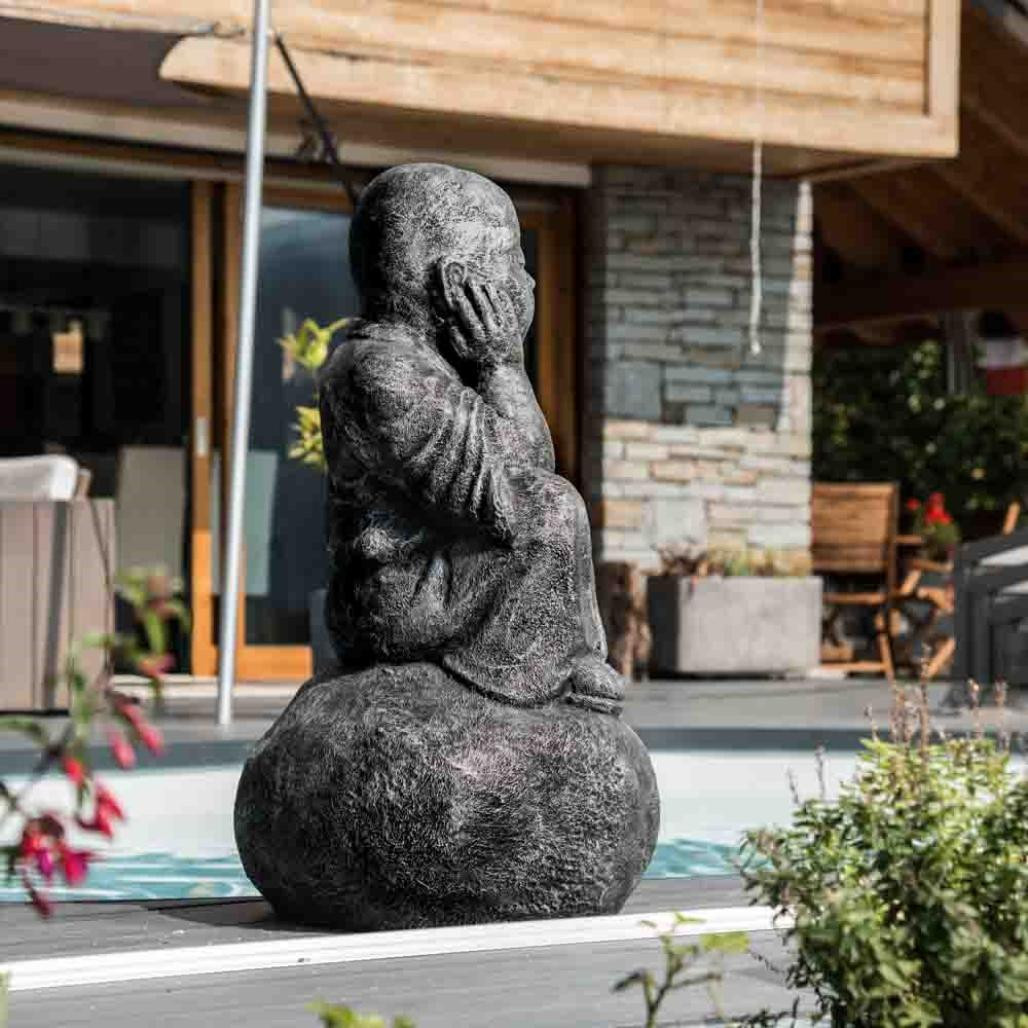 Statue moine shaolin pensif patiné gris 80 cm