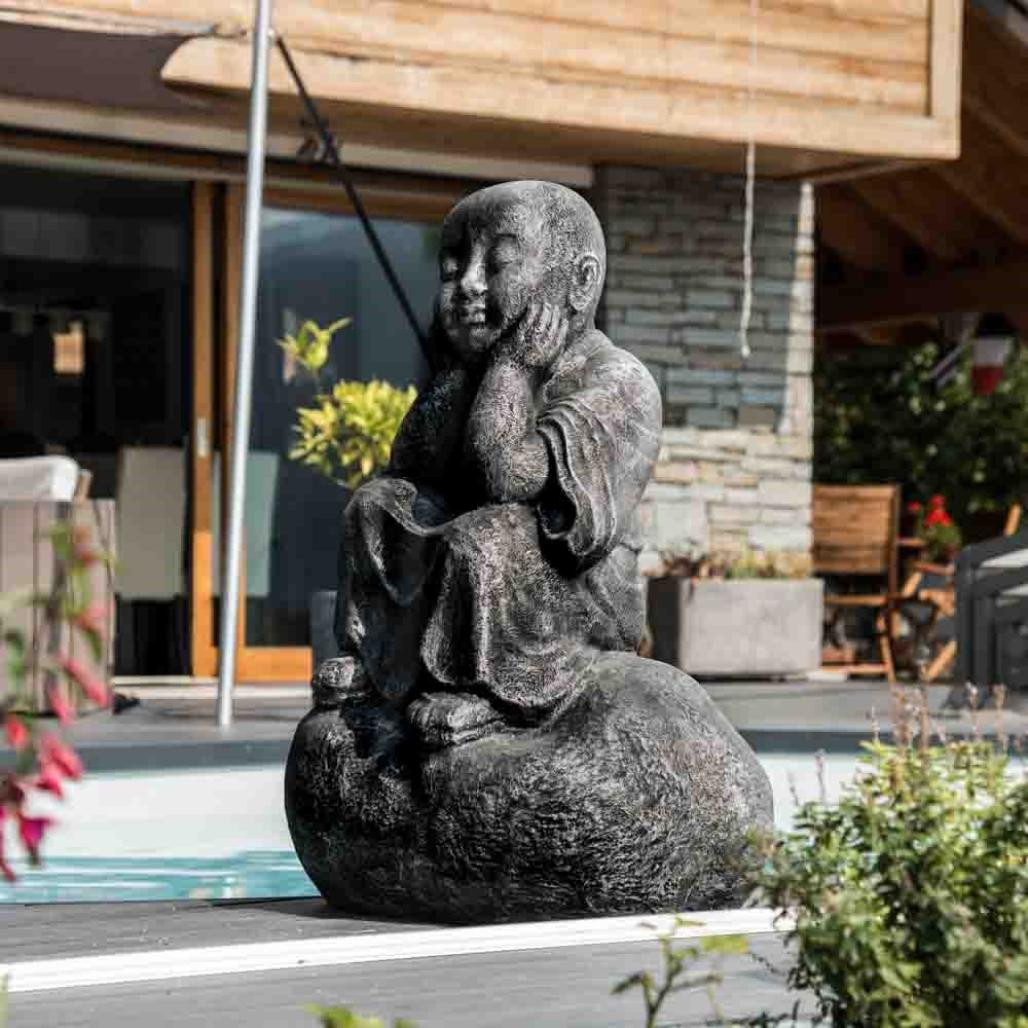 Statue moine shaolin pensif patiné gris 80 cm