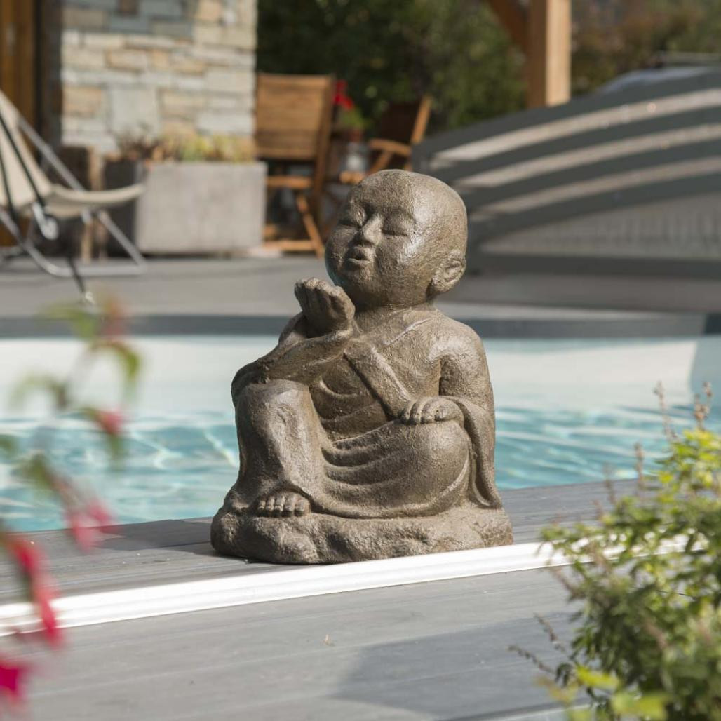 Statue de jardin moine shaolin heureux patiné brun antique 40 cm Statue de jardin moine shaolin heureux patiné brun antique 40 cm