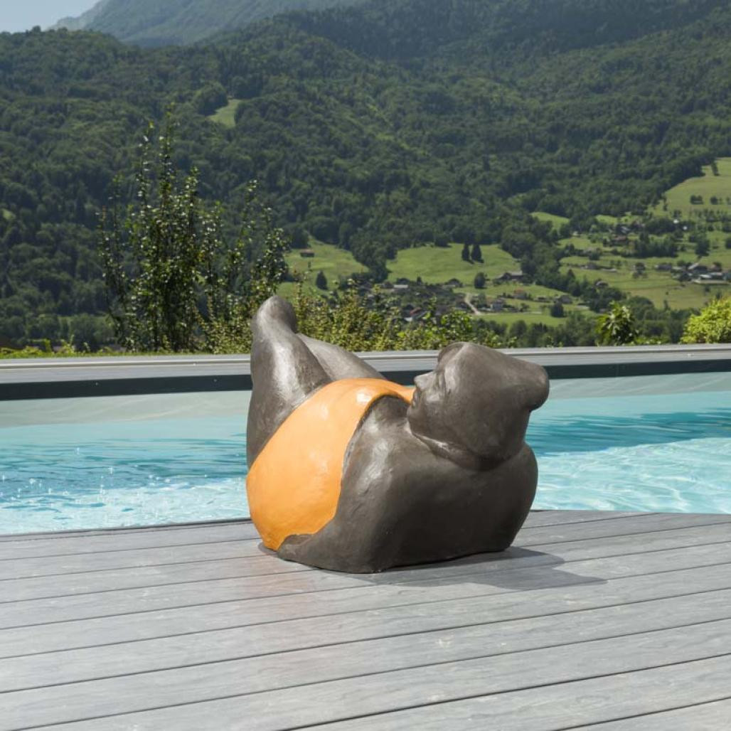 Statue femme contemporaine orange