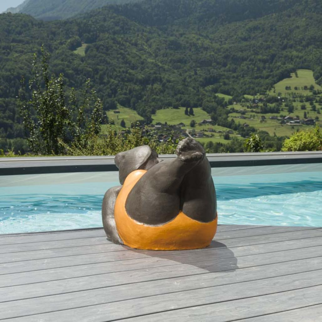 Statue femme contemporaine orange