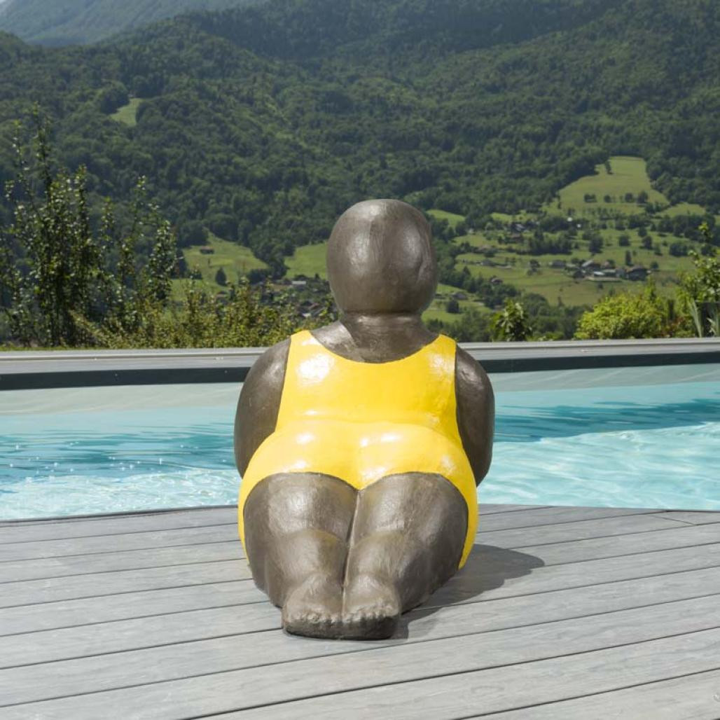 Statue grosse femme jaune Statue grosse femme jaune