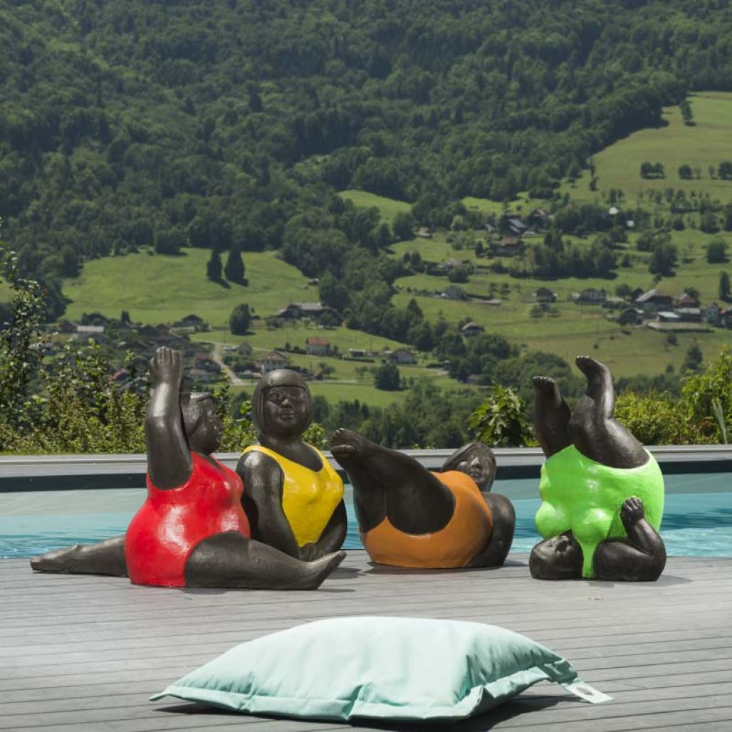 Statue grosse femme jaune Statue grosse femme jaune