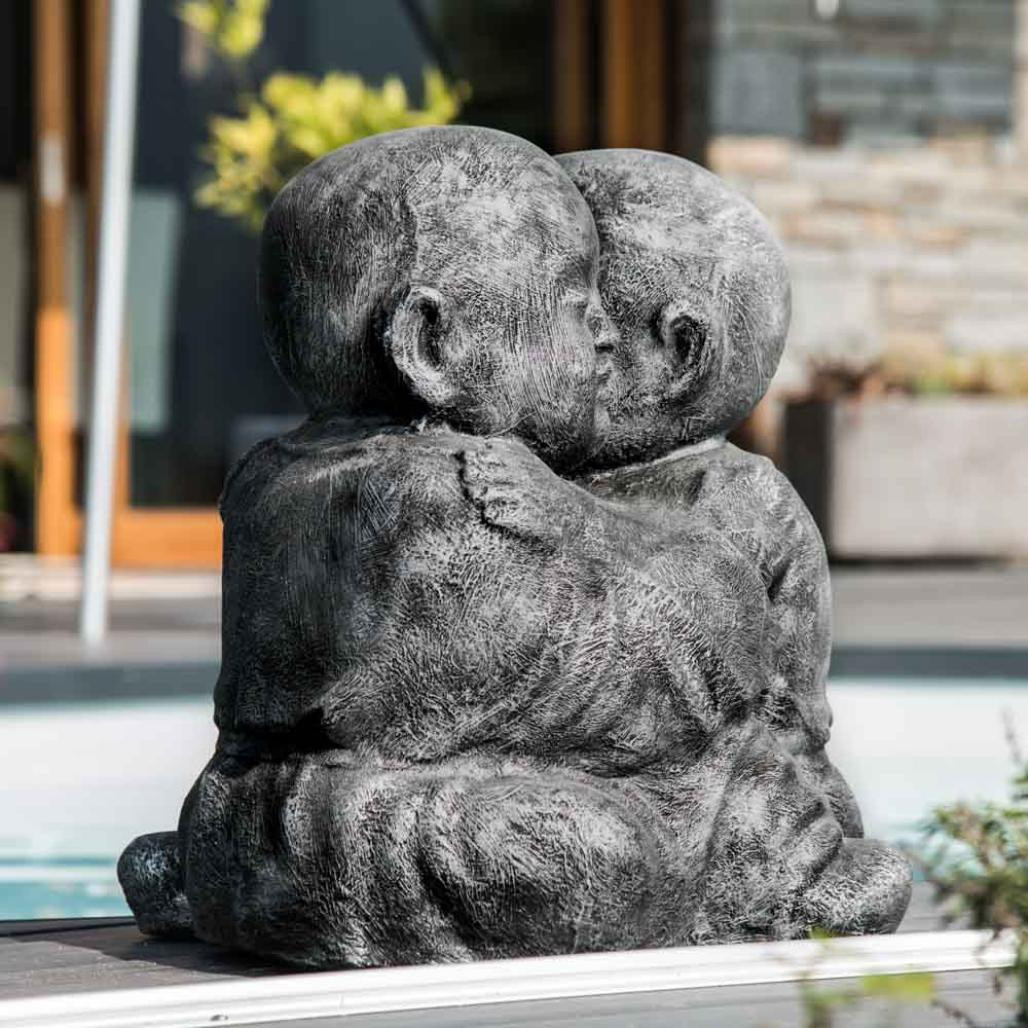 Statue moines shaolin enlacés patiné gris 50 cm Statue moines shaolin enlacés patiné gris 50 cm