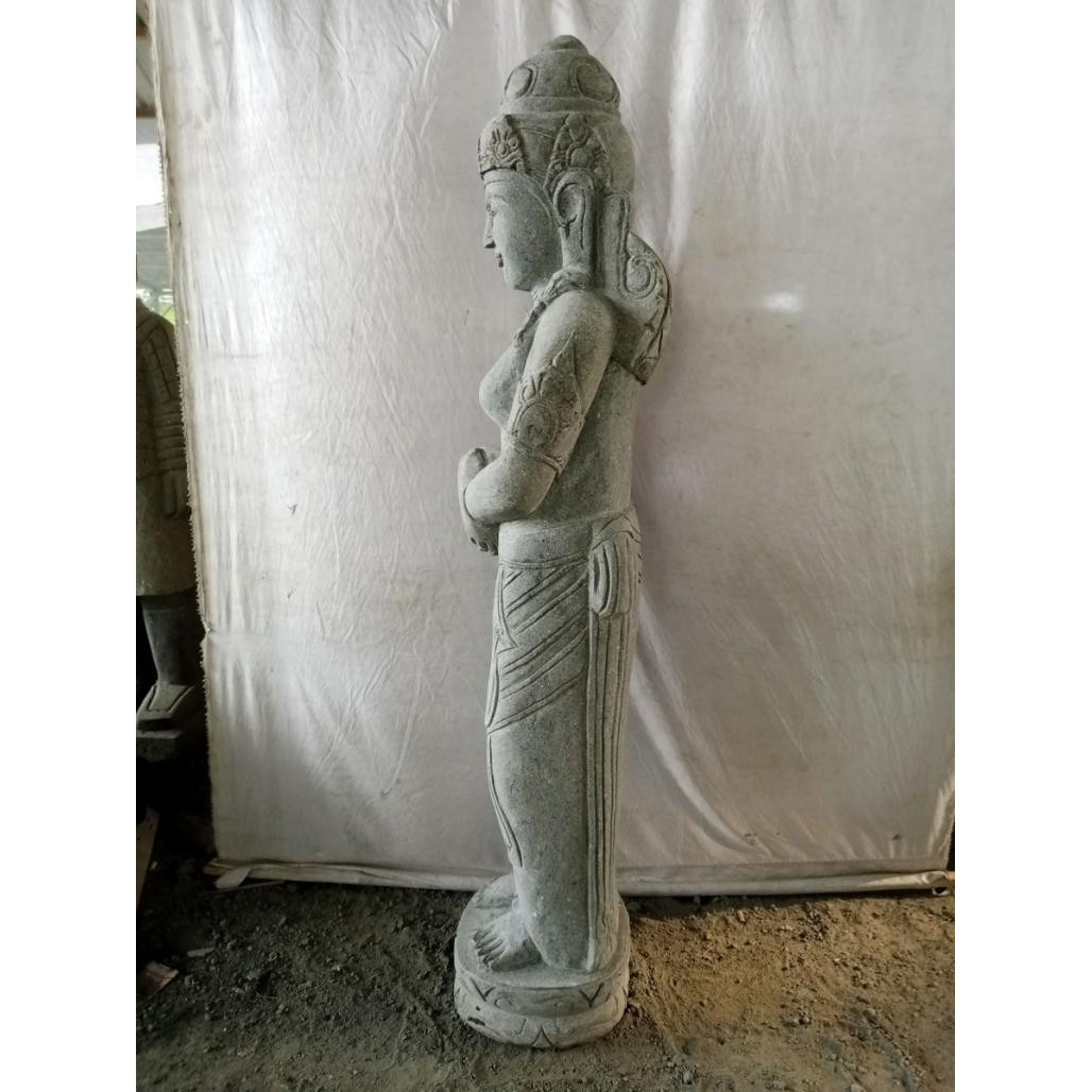 Statue en pierre volcanique verseuse d'eau déesse balinaise 1,50 m