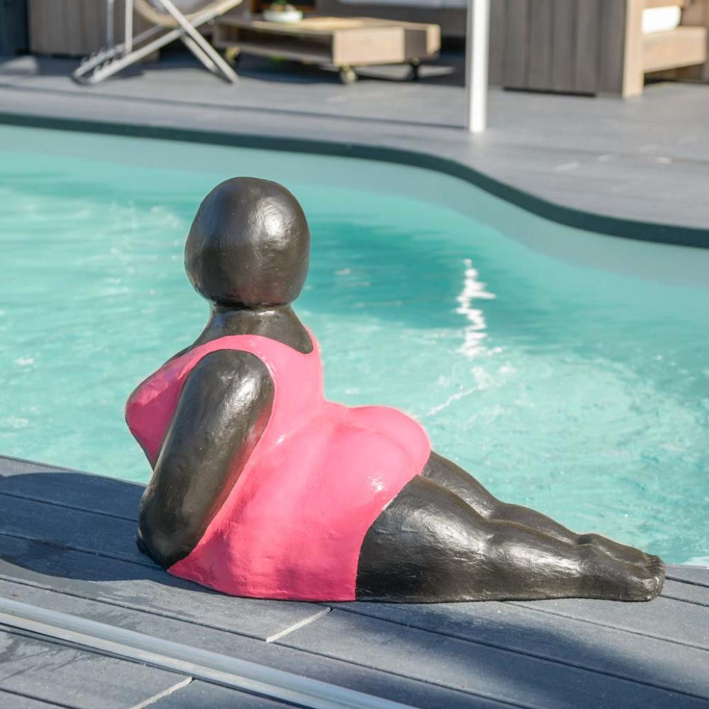Statue contemporaine femme ronde position yoga fuschia Statue contemporaine femme ronde position yoga fuschia