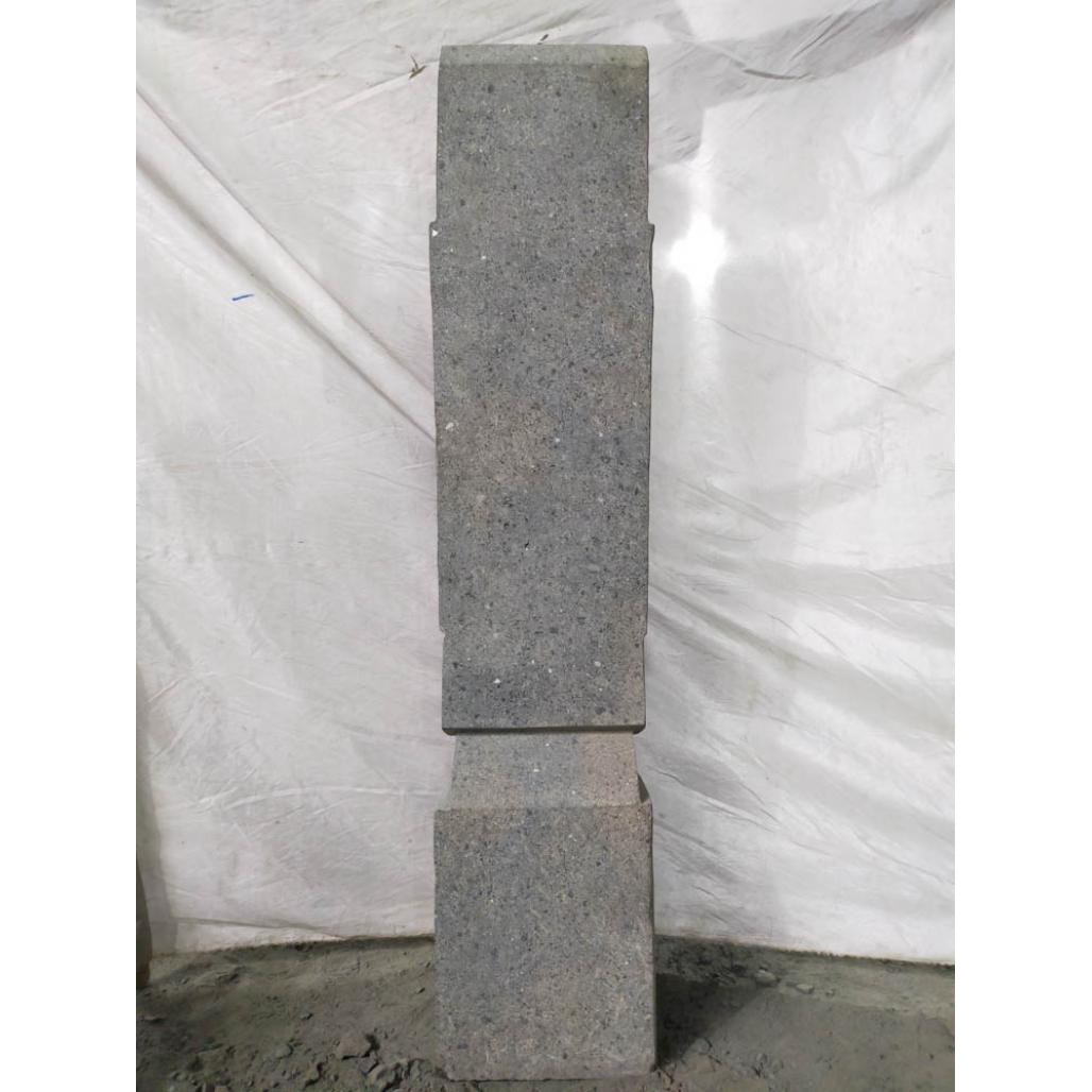 Statue jardin zen moai visage allongé en pierre volcanique 100 cm Statue jardin zen moai visage allongé en pierre volcanique 100 cm