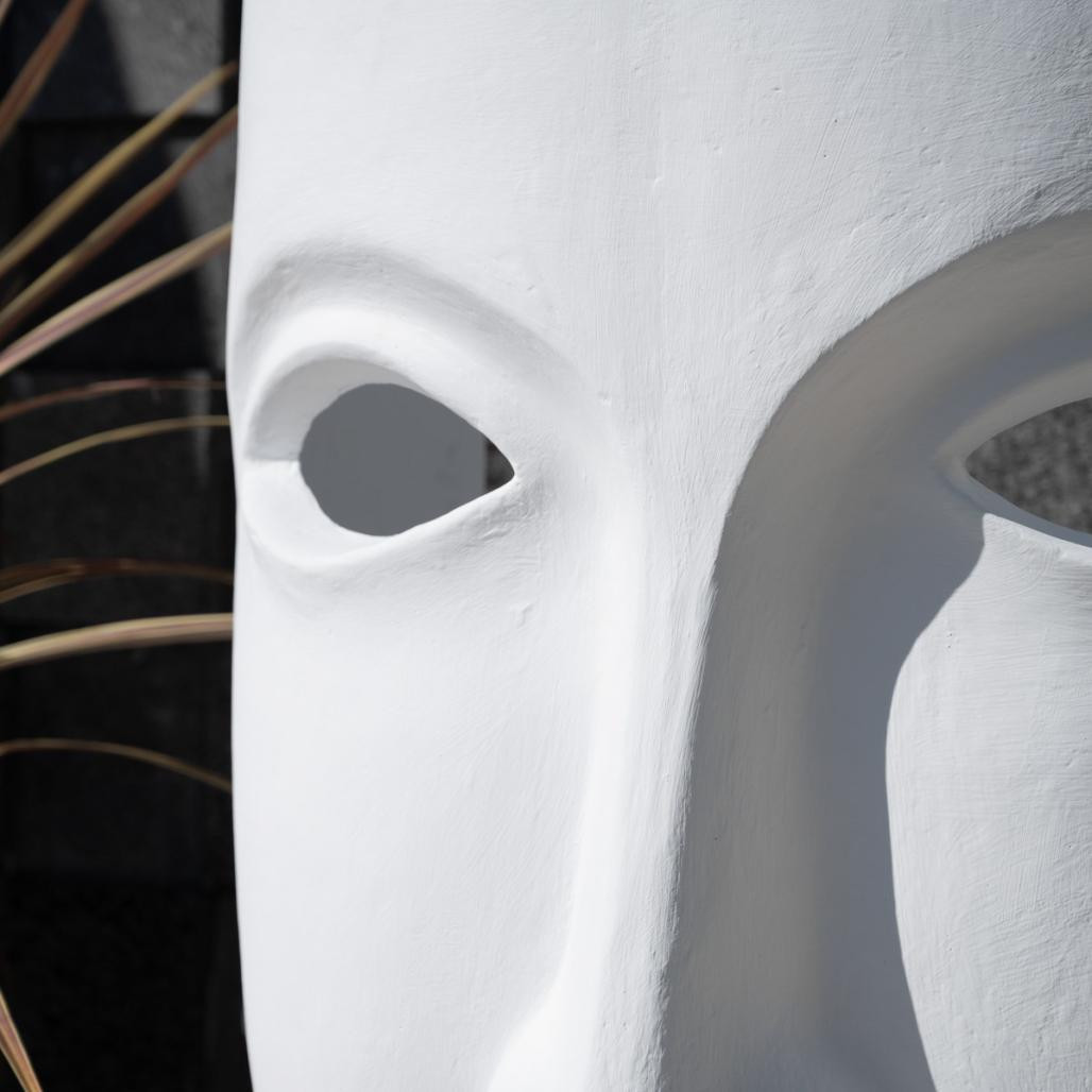 Grande statue de jardin visage design blanc Grande statue de jardin visage design blanc