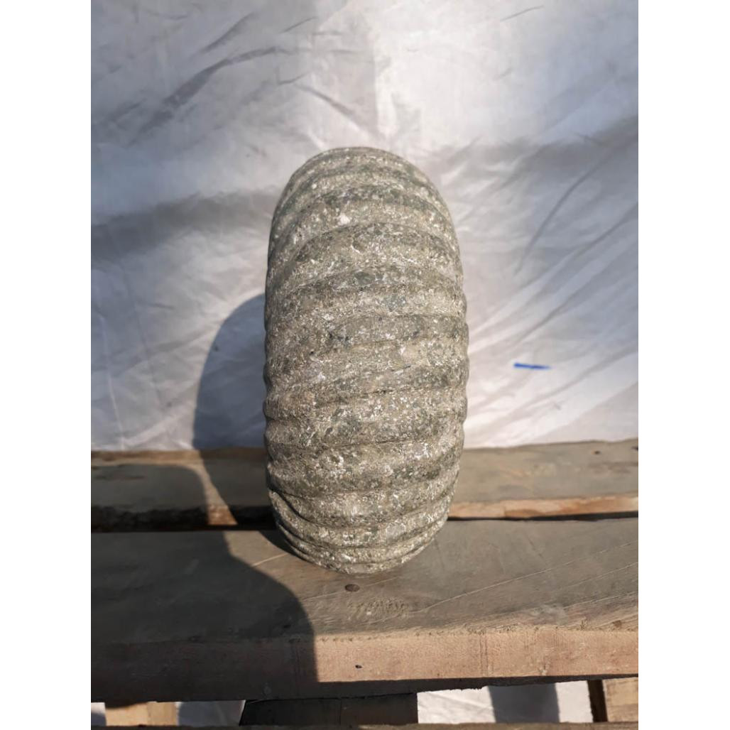 Sculpture coquille de nautilus en pierre volcanique 20 cm Sculpture coquille de nautilus en pierre volcanique 20 cm