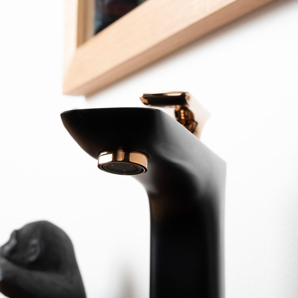 Robinet mitigeur pour vasque à poser Glomma noir et or rose Robinet mitigeur pour vasque à poser Glomma noir et or rose