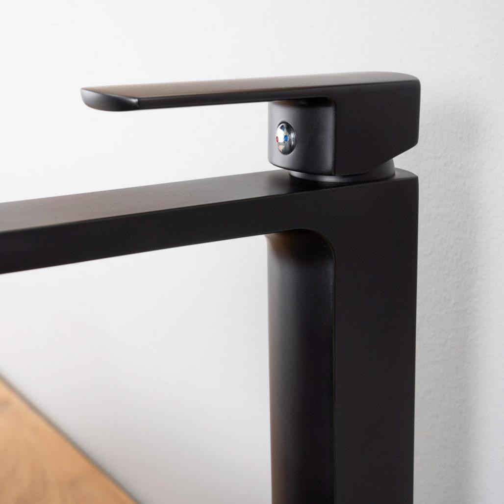 Robinet haut pour vasque Louga noir Robinet haut pour vasque Louga noir
