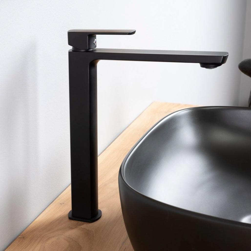 Robinet haut pour vasque Louga noir Robinet haut pour vasque Louga noir
