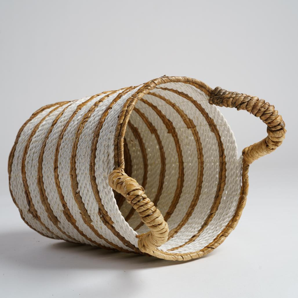 Panier en fibres végétales écru et marron S Sethi Panier en fibres végétales écru et marron S Sethi