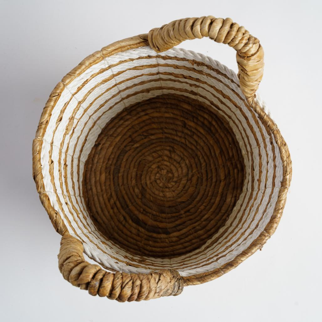 Panier en fibres végétales écru et marron S Sethi Panier en fibres végétales écru et marron S Sethi